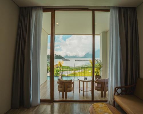 tribhuwana padma lake resort