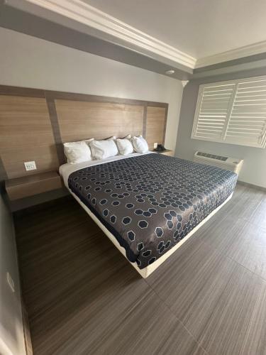 Hometown Inn,,2 star