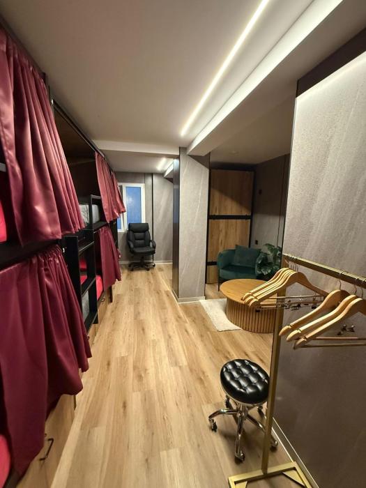 velvet hostel business