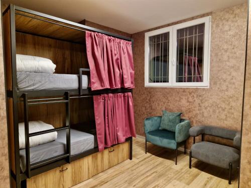 velvet hostel business