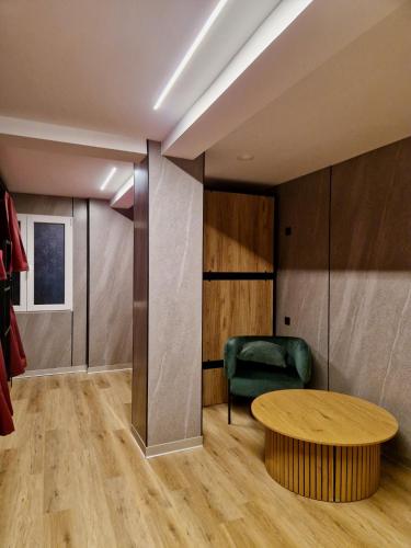 velvet hostel business