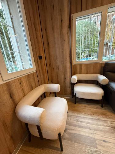 velvet hostel business
