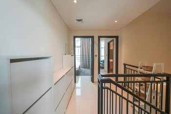 Luxury 4Br Villa With Private Garden,,0 star
