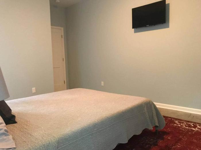 clean serene house studio easy on off i 40