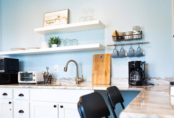 clean serene house studio easy on off i 40