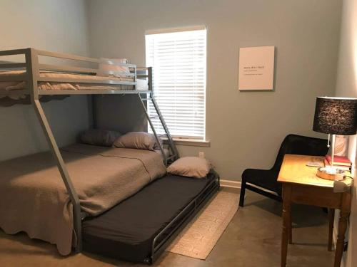 clean serene house studio easy on off i 40