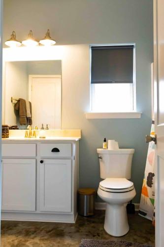 clean serene house studio easy on off i 40