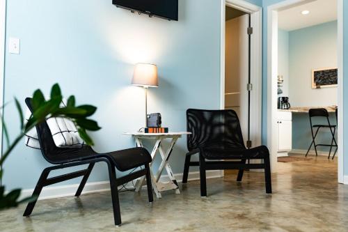 clean serene house studio easy on off i 40