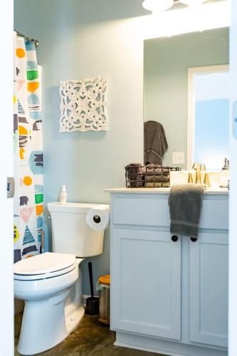 clean serene house studio easy on off i 40