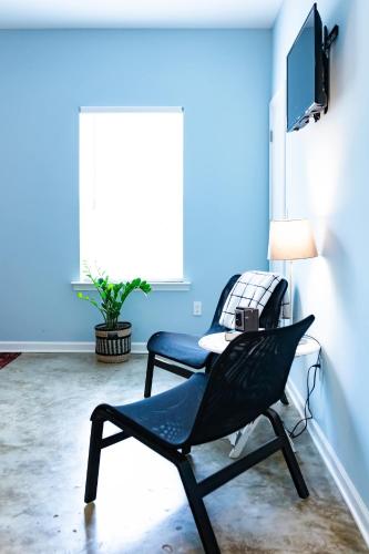 clean serene house studio easy on off i 40
