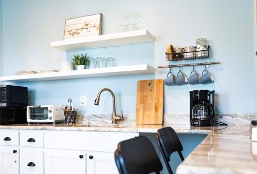 clean serene house studio easy on off i 40