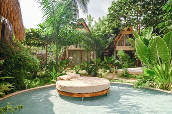 velanova paradise hotelretreat