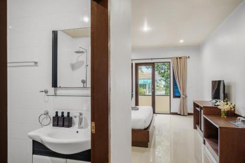 simply stay fishermans village