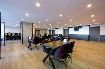 venesia hotel