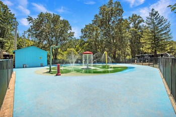 Mendocino Redwoods Rv Resort,,3 star