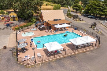 Mendocino Redwoods Rv Resort,,3 star