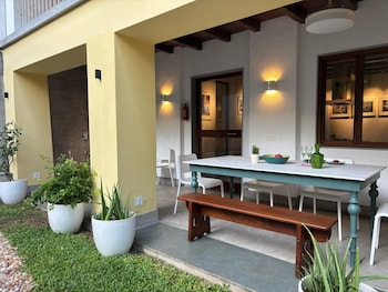 barons antiquarian villa