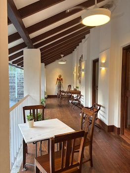 Baron's Antiquarian Villa,,2 star