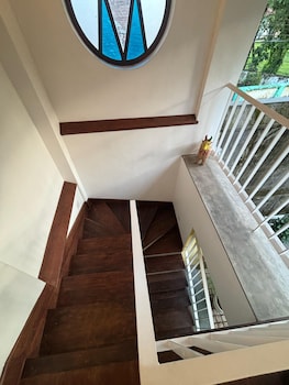Baron's Antiquarian Villa,,2 star