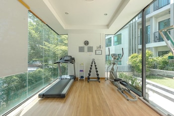 1br condo pool gym near beach c237