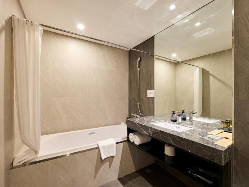 super hotel hanoi