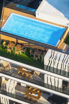 thea acropolis suites and apartments