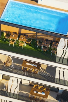 thea acropolis suites and apartments