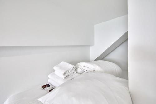 modern studio faubourg saint honore