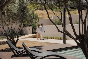 mitos ultimate escape villa