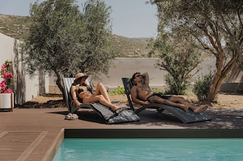 mitos ultimate escape villa