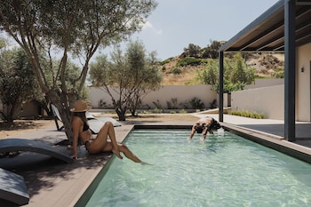 mitos ultimate escape villa