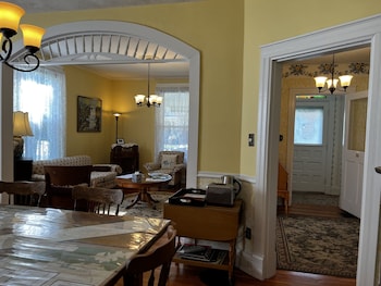 Wheelers Inn,,2 star