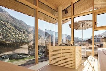 larchenlodge skyspa und rooftop pool