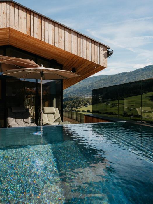 larchenlodge skyspa und rooftop pool