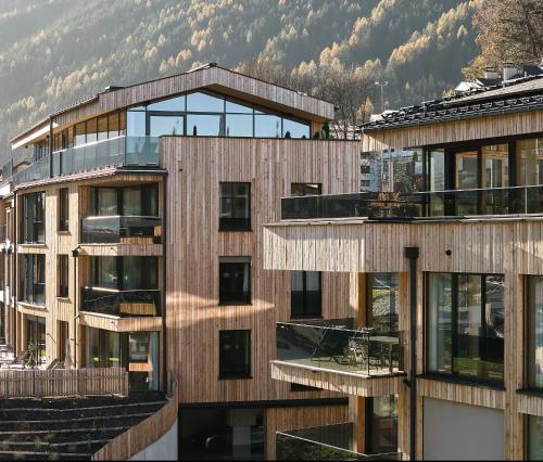 larchenlodge skyspa und rooftop pool