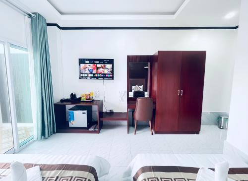 intimate riverside resort
