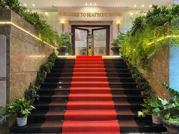 sea front apartment and spa da nang