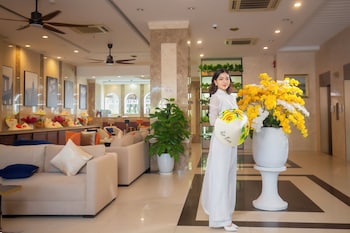 sea front apartment and spa da nang
