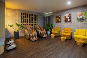 sea front apartment and spa da nang