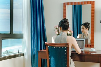 sea front apartment and spa da nang