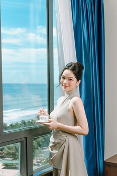 sea front apartment and spa da nang