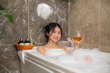 sea front apartment and spa da nang