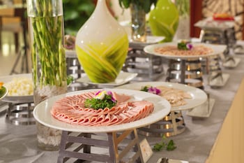 sea front apartment and spa da nang