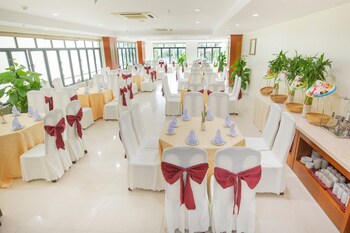sea front apartment and spa da nang
