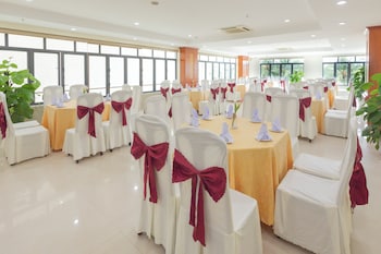 sea front apartment and spa da nang