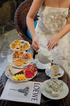 sea front apartment and spa da nang