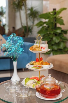 sea front apartment and spa da nang