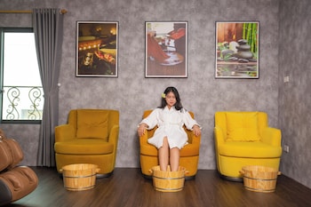 sea front apartment and spa da nang