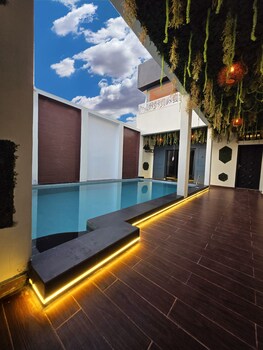 sunaa home logpom