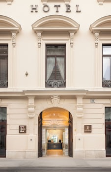 est hotel palais chotek new opening